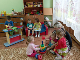Семья – самое главное в жизни каждого из нас Семья – самое главное в жизни каждого из нас.