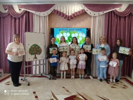Круглый стол «Главная ценность на свете – это семья и дети» Круглый стол «Главная ценность на свете – это семья и дети».