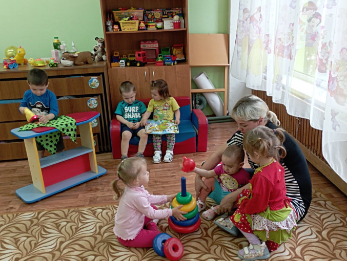 Семья – самое главное в жизни каждого из нас Семья – самое главное в жизни каждого из нас.
